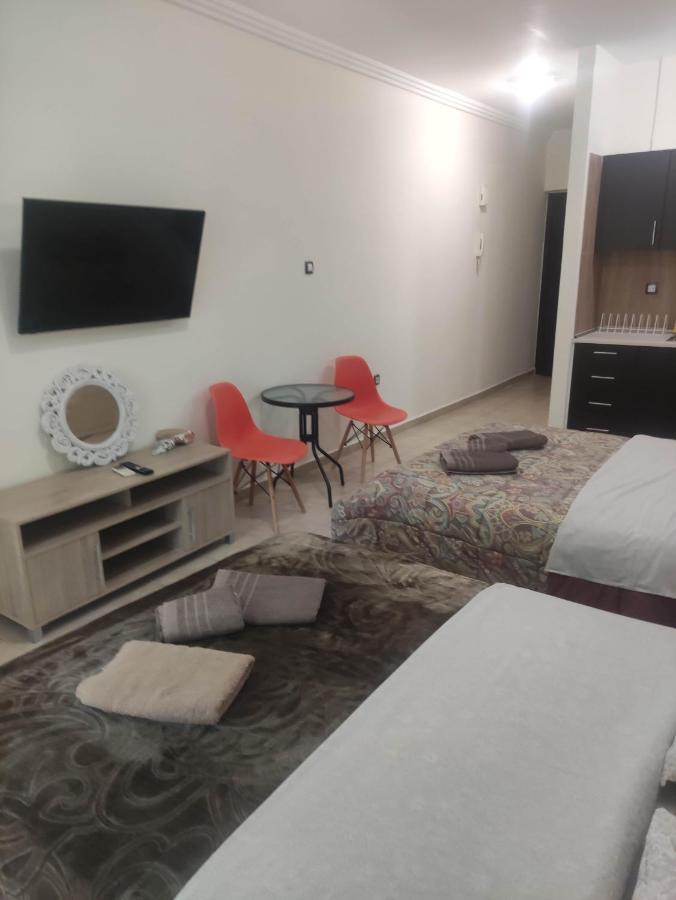 G M 3 Rooms Kentpo In The Heart Of The City لاريسا المظهر الخارجي الصورة